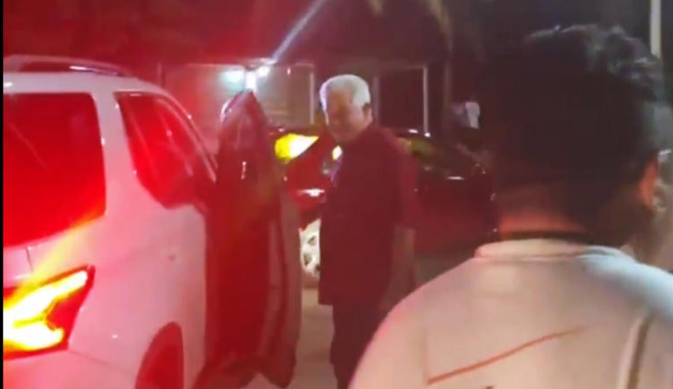 Gritan "buitre" a hermano de AMLO; "Pepín" López Obrador enfrentó reclamos de manifestantes