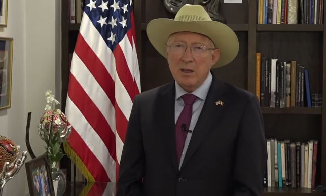 Ken Salazar sobre expropiación a Ferrosur: "Es importante tener certidumbre en inversiones"