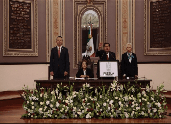 Miguel Barbosa rinde protesta como gobernador de Puebla