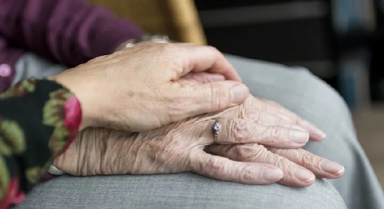 Tras buscarla 60 años, mujer encuentra a su madre
