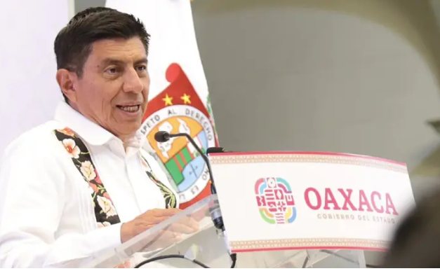Gobernador de  oaxaca defiende el fin del viaje en autobús accidentado: "Eran luchadores sociales"