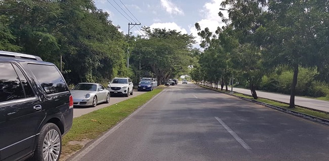 Mérida: Conductores obstruyen con sus autos ciclopista de Temozón