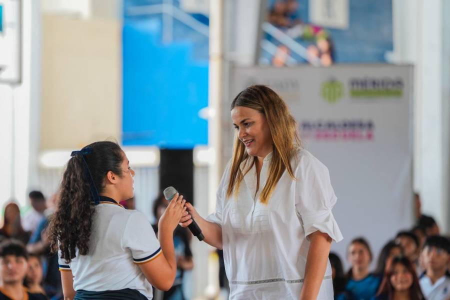 “Alcaldesa en tu Escuela” llega a la Preparatoria Uno de la UADY