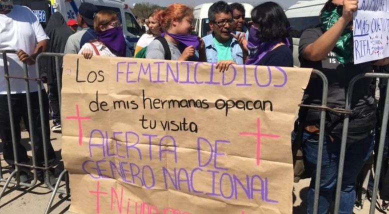 'Los feminicidios de mis hermanas opacan tu visita', dicen a AMLO