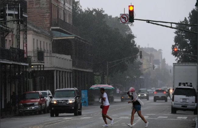 Tormenta Barry tocará tierra hoy; EE.UU. se prepara para el impacto