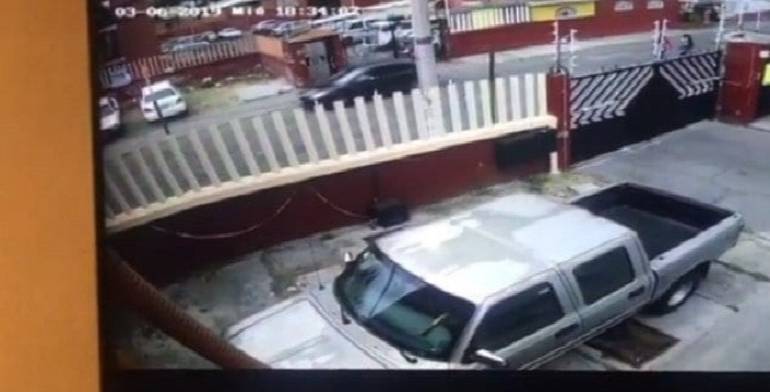 (VÍDEO) Niña escapa corriendo de intento de secuestro en Ecatepec