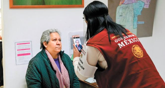 INE vigilará que no se tome foto de la credencial de elector durante vacunación