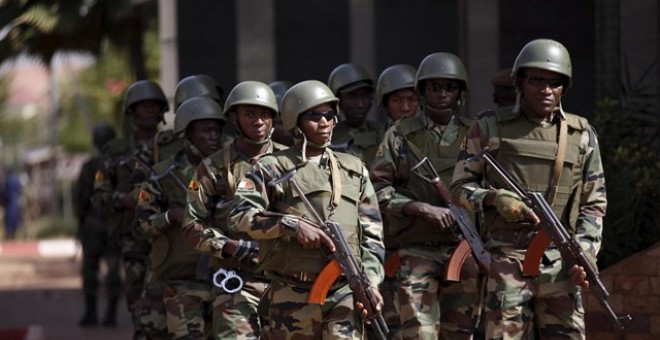 Ataque terrorista mata a 53 militares y un civil en Mali
