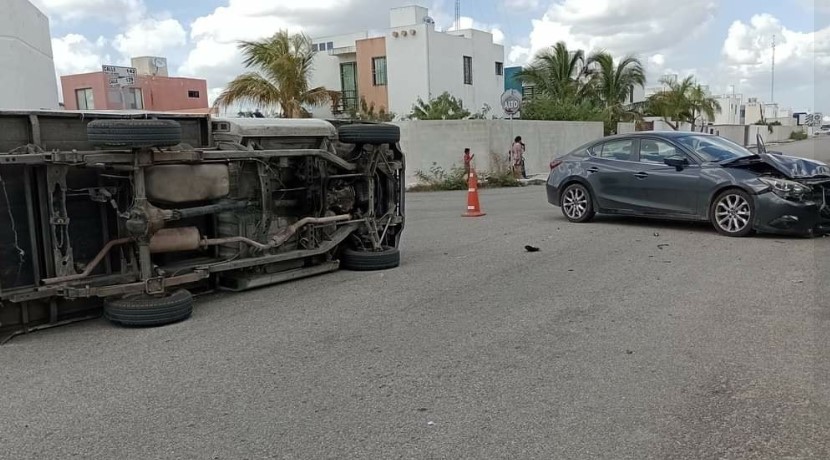 Aparatoso accidente en Los Héroes: "La esquina maldita"