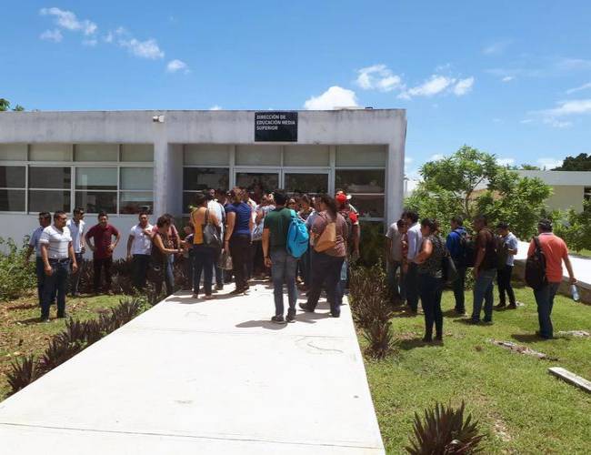 Yucatán: Profesores dejan a estudiantes sin curso 'introductorio'