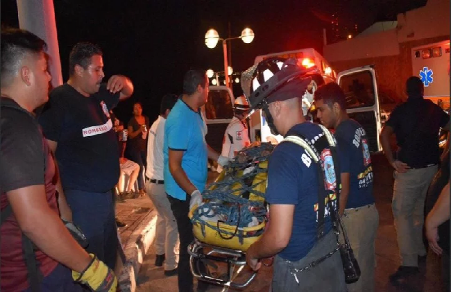 Hombre pierde una pierna al caer a zona rocosa de Mazatlán