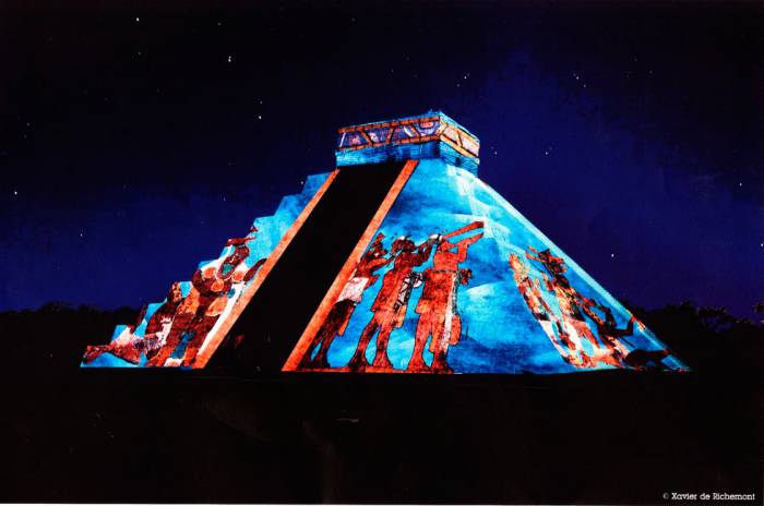 Adelantan una hora los espectáculos de luz en Chichén y Uxmal