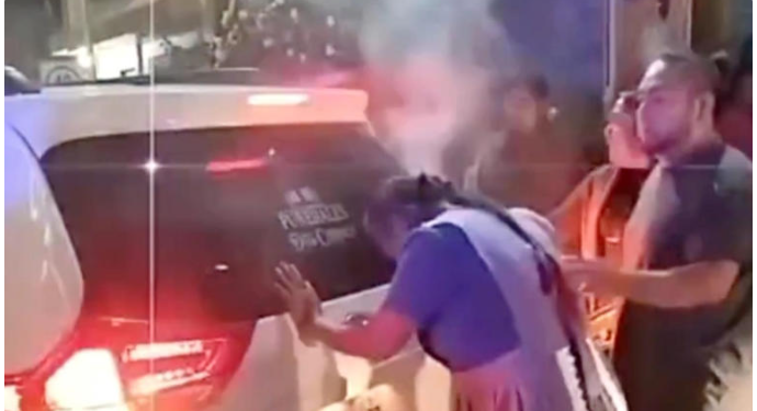 Con flores reciben cuerpos de fallecidos tras accidente en la Cuacnopalan-Oaxaca