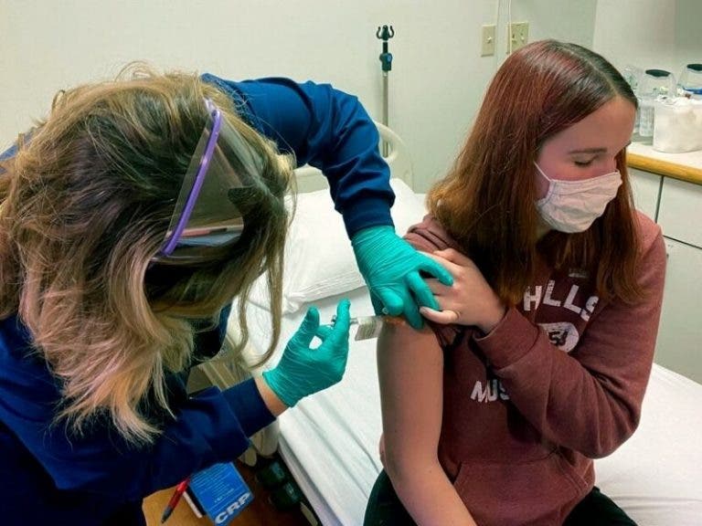 Pfizer inicia pruebas de vacuna contra el Covid-19 en niños y adolescentes