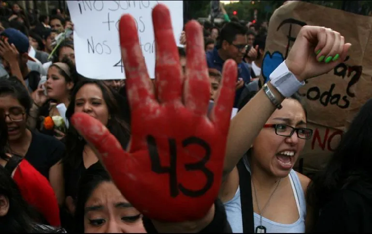 Deseo, con toda mi alma, saber paradero de los 43 normalistas: López Obrador