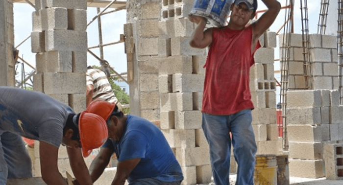 Yucatán: La pandemia deja sin trabajo a unos 15 mil albañiles