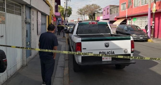 CDMX: Asesinan a balazos a hombre en tienda de abarrotes