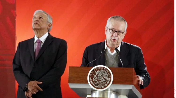 Libro de AMLO es extraño y de economía no tiene nada: Carlos Urzúa