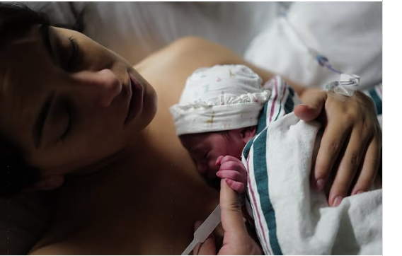 Ana Brenda Contreras anuncia el nacimiento de su hija con una tierna foto