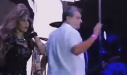 Reviven vídeo donde esposo de Gloria Trevi la trata mal en el escenario