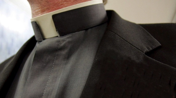 Investigan en Colombia a cinco sacerdortes por abuso íntimo