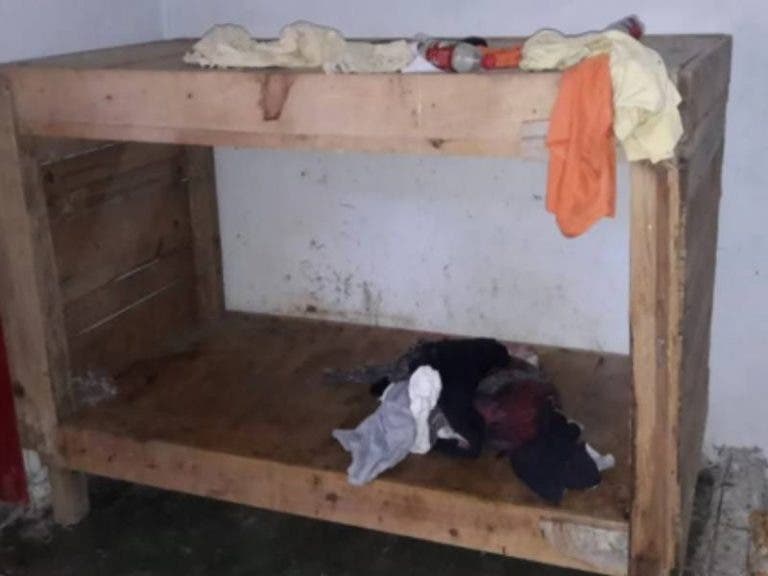 Hija encerró a su padre con discapacidad en una caja de madera