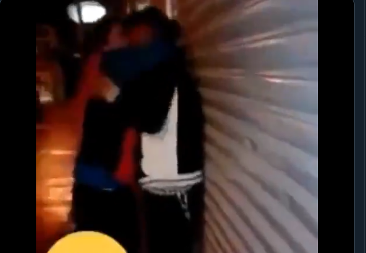VIDEO: Mujer besa apasionadamente a su novio y él le dice "¡Janet ya cámate!"