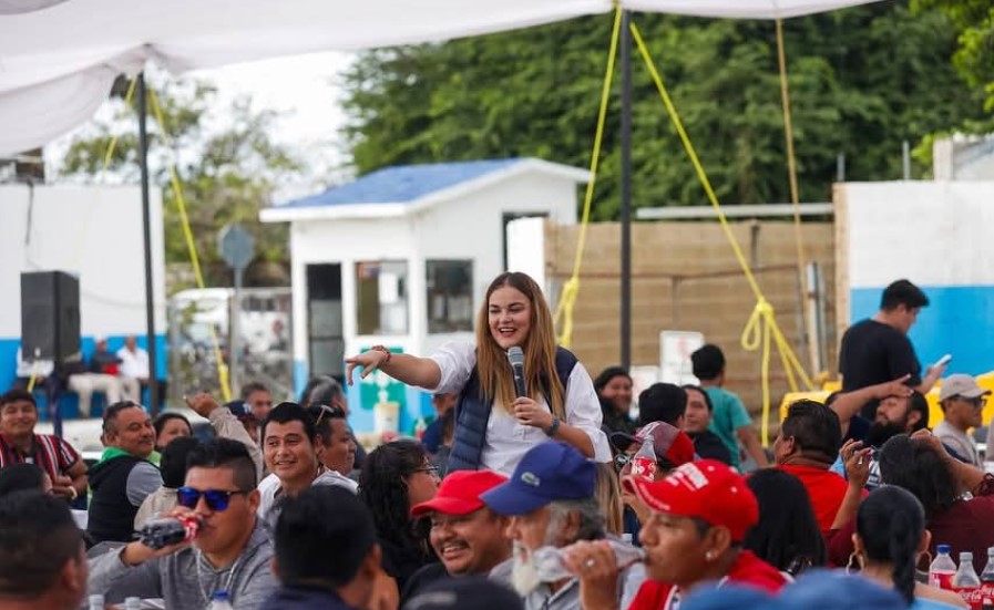 Cecilia Patrón reconoce la labor de trabajadores del Ayuntamiento de Mérida