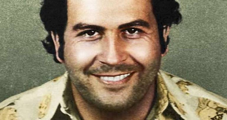 Derrumban casa de Pablo Escobar y captan a su 'fantasma'