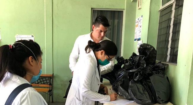 Yucatán: Pasantes de medicina reciben “kits” de protección para su labor