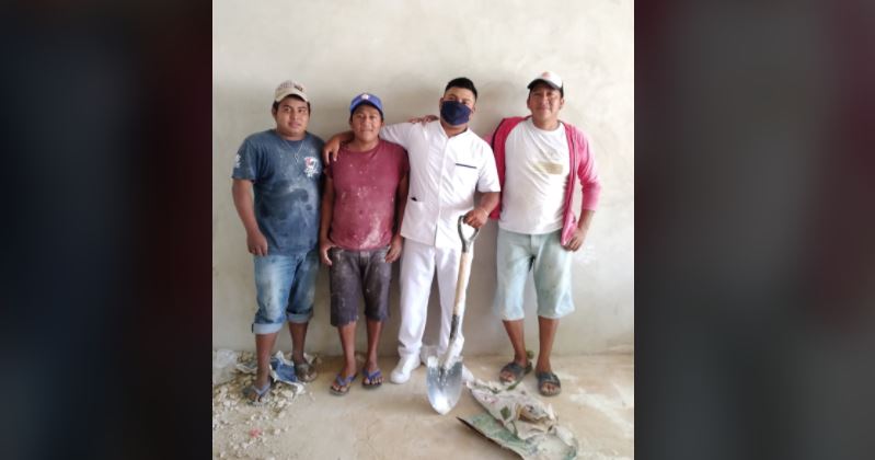 Yucatán: Conoce el caso del albañil que se graduó como enfermero