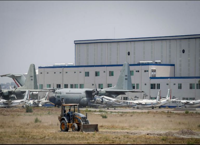 Terminal aérea se construirá pese a amparos, López Obrador