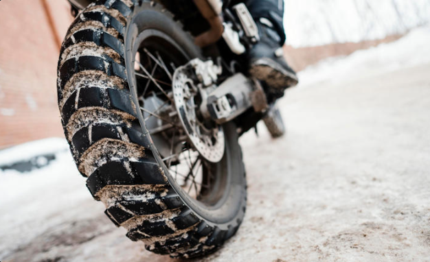 Culiacán: Aseguran 14 motocicletas a adolescentes que hacían arrancones