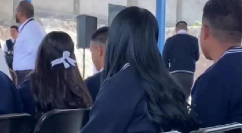 (VÍDEO) Joven asiste emocionada a su graduación pero ni la nombran