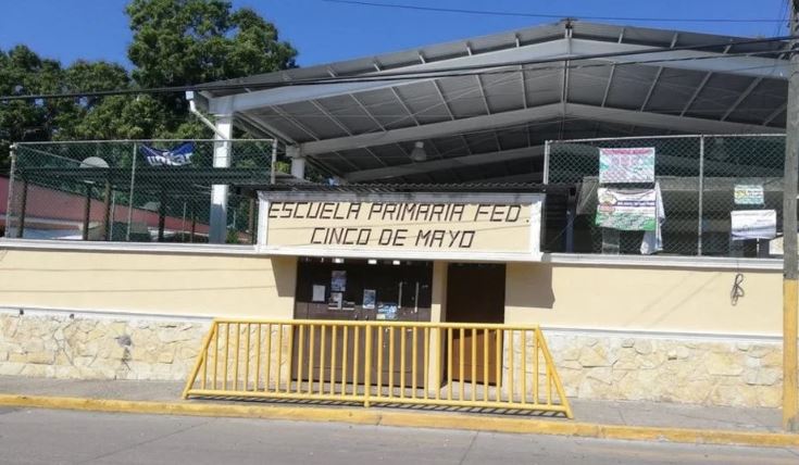 Otro niño que amenaza con matar a su maestra y compañeros de escuela