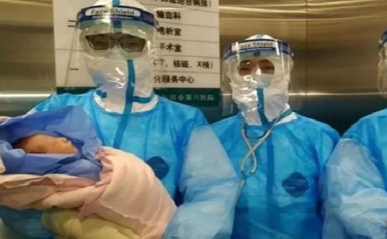 Recién nacida en China supera al coronavirus y sin medicinas