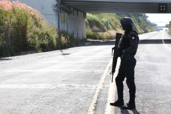 Michoacán: Roban 7 camionetas último modelo de un tráiler en autopista Siglo XXI