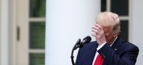 Por primera vez, Twitter alerta que mensaje de Trump es engañoso