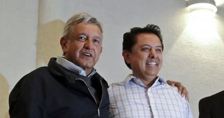 Tres superdelegados hacen campaña con espectaculares; afirman que es ilegal