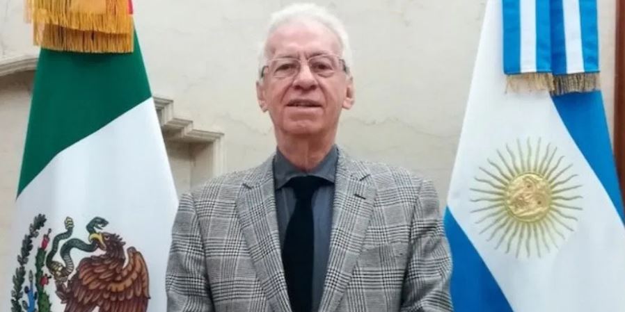 Suspenden a embajador de México en Argentina por robar un libro