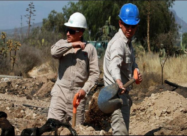 Vamos a rescatar a Pemex con sus trabajadores: López Obrador