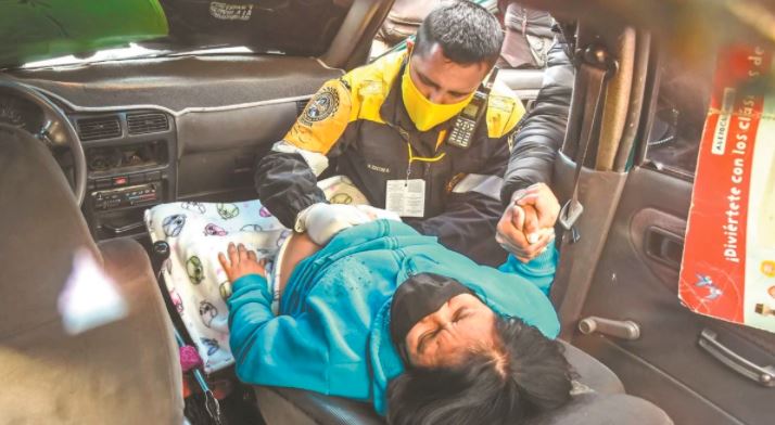 CDMX: Estuvo a punto de dar a luz en la calle por saturación de hospitales