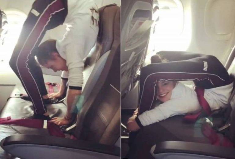 VIDEO: Gimnasta dobla su cuerpo en asiento de avión