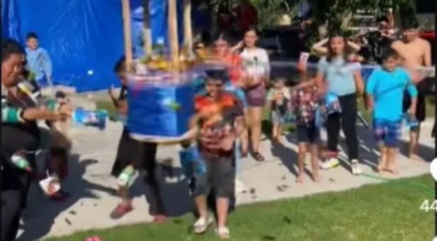 (VÍDEO) Nueva forma de "romper" piñata se vuelve viral