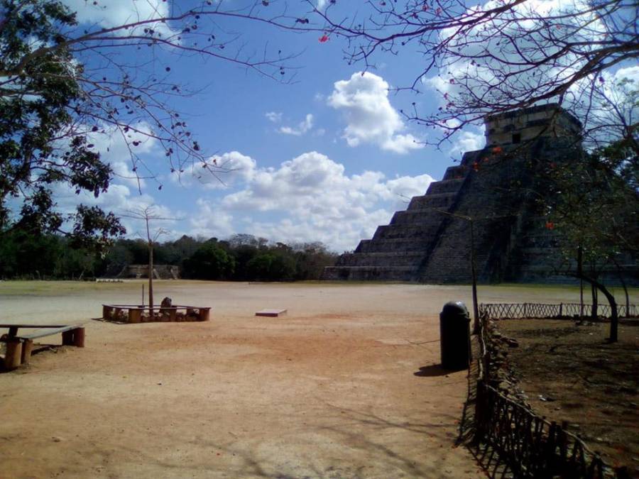 Chichén luce desolado en descenso de Kukulkán por cuestiones de salud