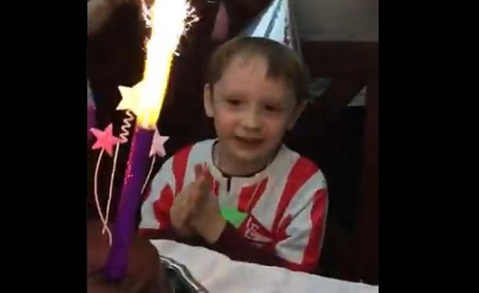 Coronavirus: Niño celebra su cumpleaños por videollamada