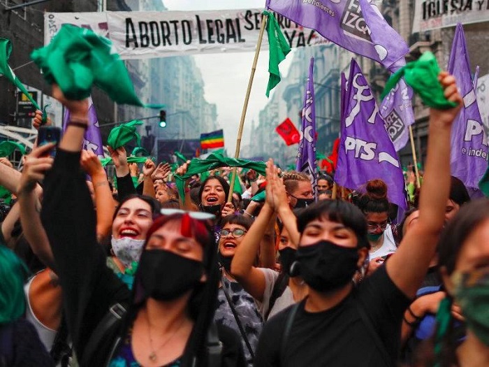 Aprueban legalización del aborto en Argentina y ¡hasta la semana 14!