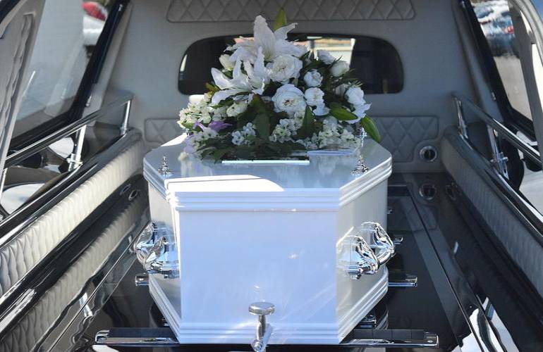 Funeraria extravía cuerpo de abuelita; lo reemplaza con otro