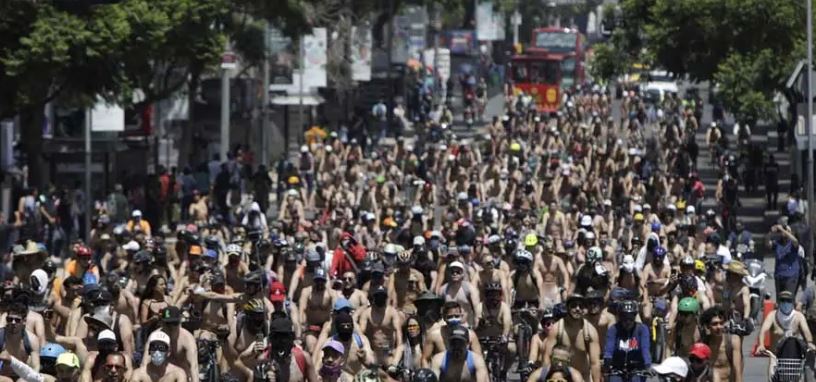 Exigen respeto: Ciclistas protestan sin ropa en CDMX y Guadalajara