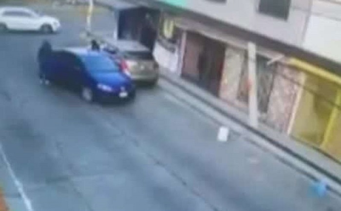 Con tacones mujer corre para evitar asalto en Ecatepec